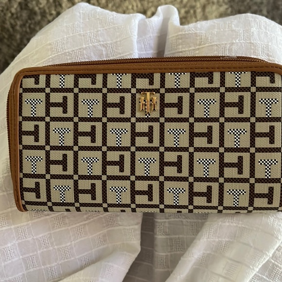 Tommy Hilfiger Handbags - Tommy Hilfiger Brown and Tan Patterned Wallet